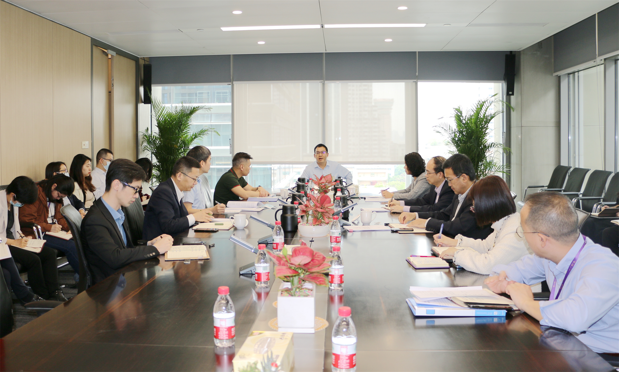 学习贯彻党的二十大精神 | 户外露出
 召开党委会和党委中心组学习扩大会议 传达学习全国两会精神