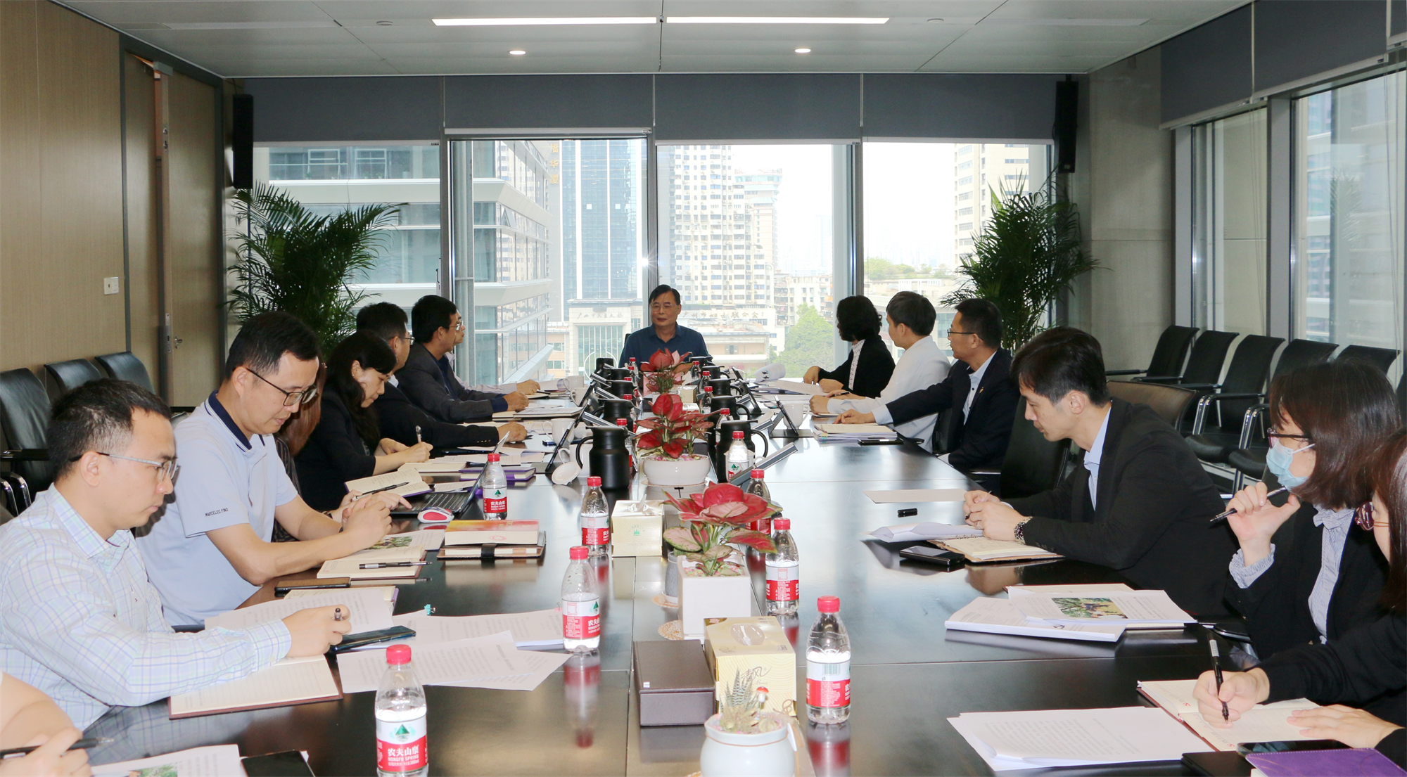 学习贯彻党的二十大精神 | 在服务加快构建新发展格局中推动户外露出
高质量发展