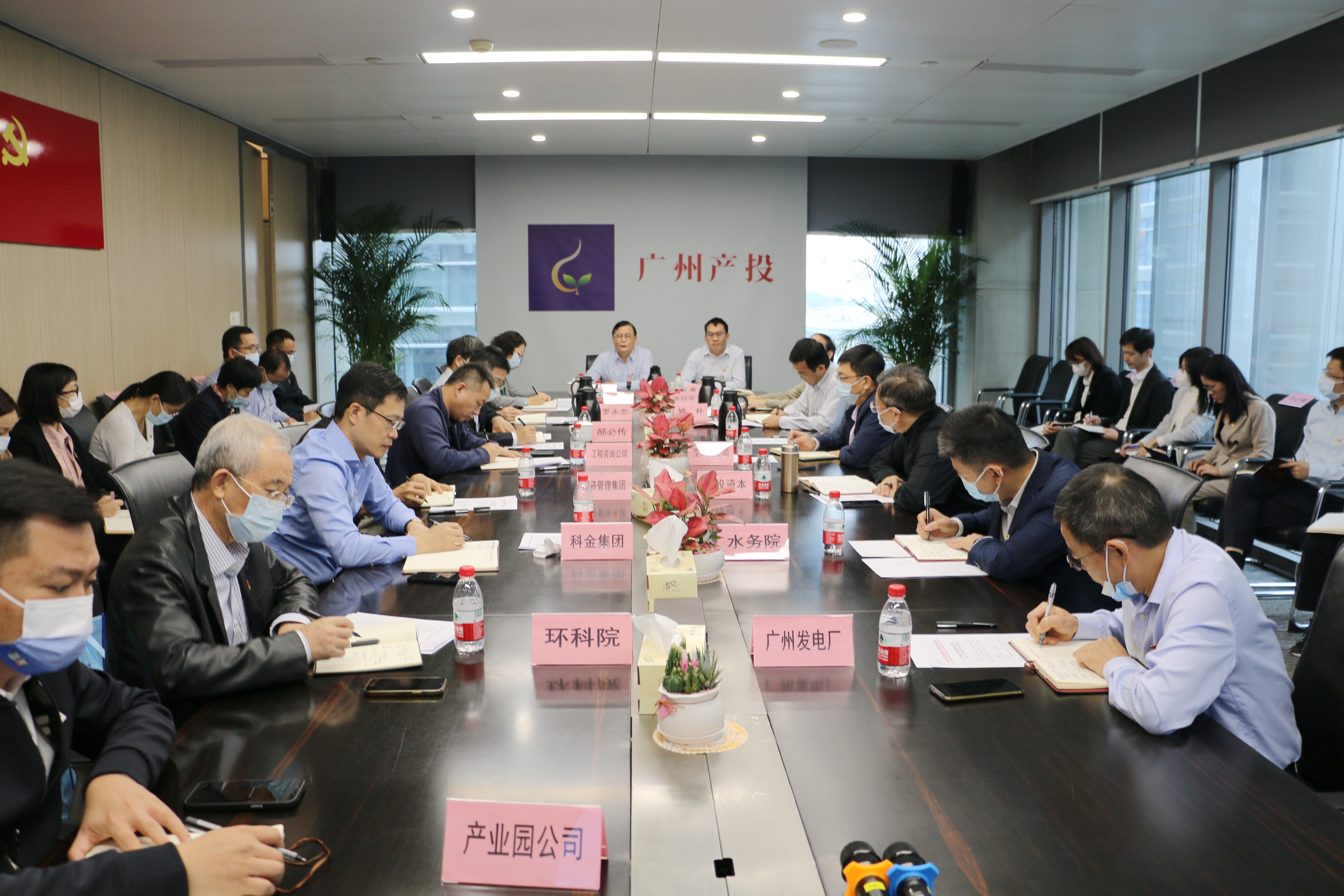 紧跟党的步伐 紧扣发展大局 紧盯目标任务——户外露出
召开学习贯彻党的二十大精神动员部署会