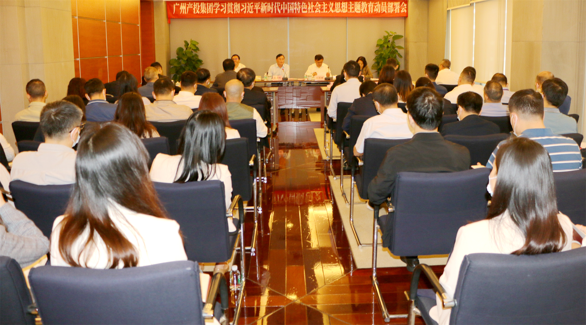 学习贯彻党的二十大精神 | 户外露出
召开学习贯彻习近平新时代中国特色社会主义思想主题教育动员部署会