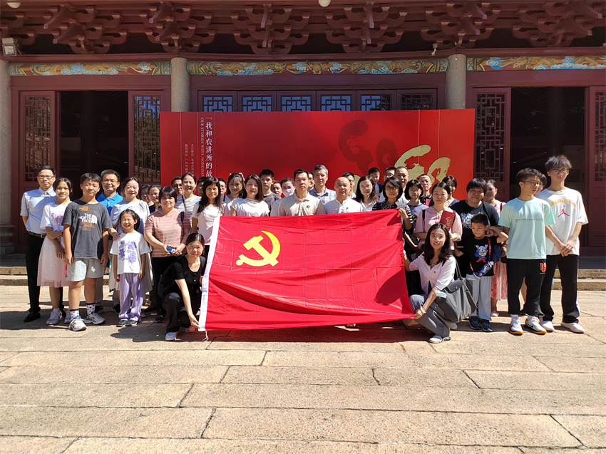 户外露出
纪委组织开展“薪火代代相传·涵养廉洁家风”主题党日活动