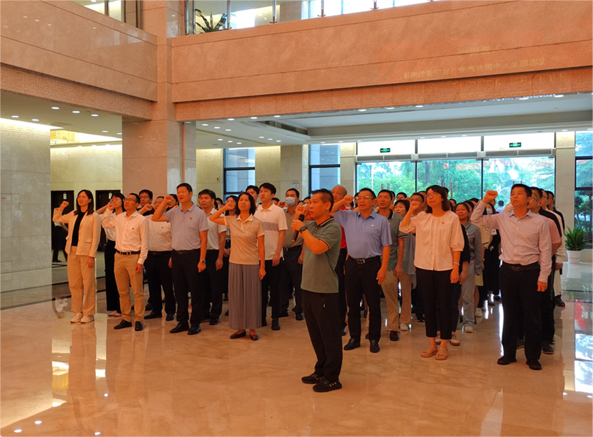 严守党纪国法，弘扬清风正气——户外露出
赴广东省反腐倡廉教育基地参观学习